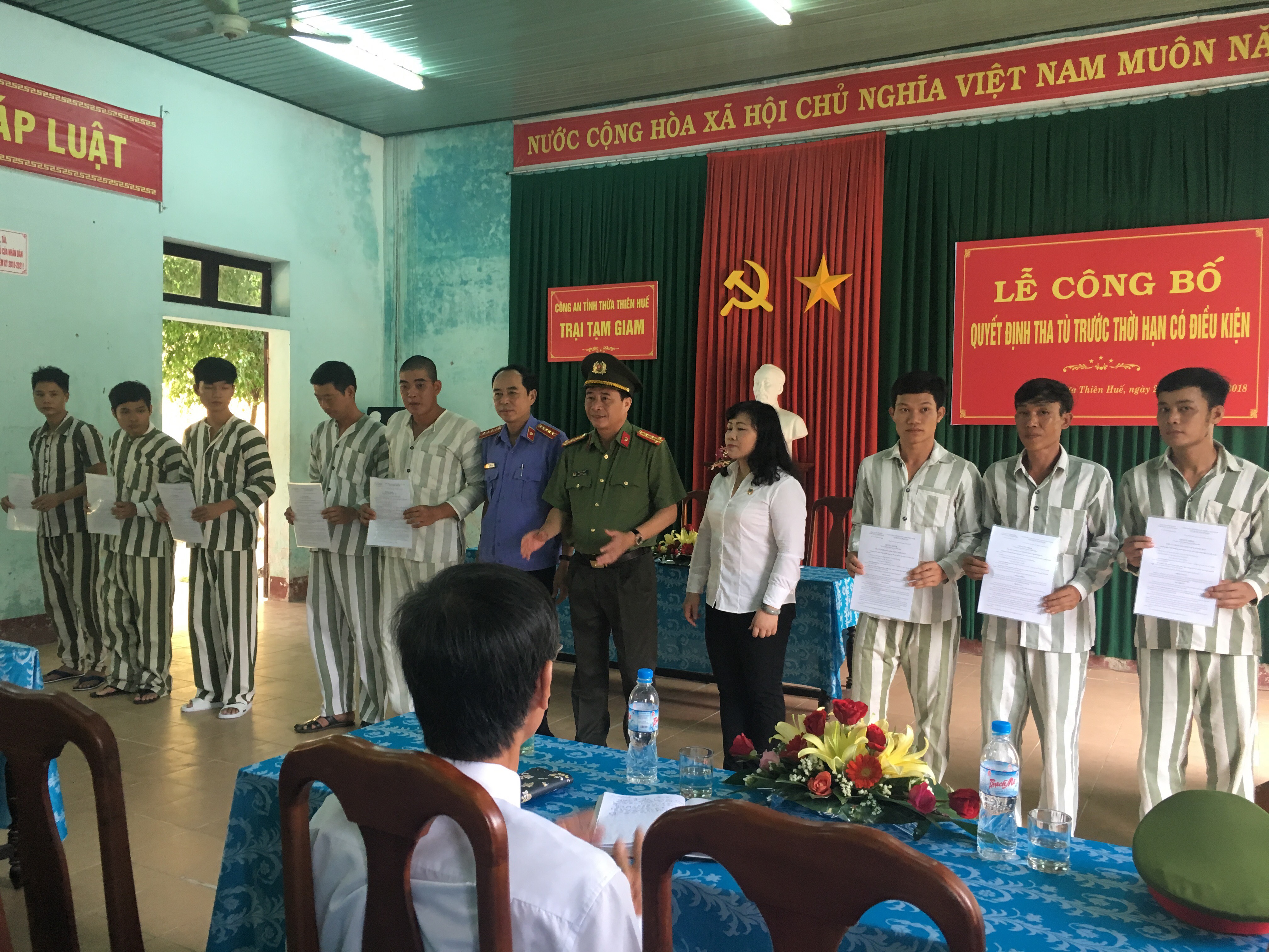 le cong bo quyet dinh tha tu truoc thoi han co dieu kien o thua thien hue