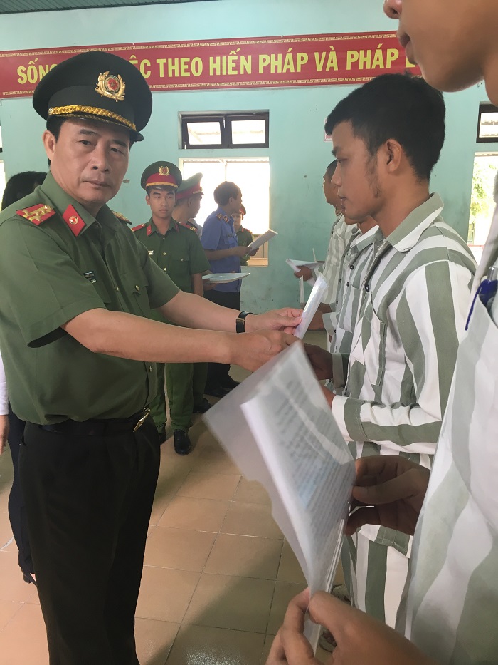 le cong bo quyet dinh tha tu truoc thoi han co dieu kien o thua thien hue