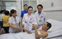 trao them gan 25 ti dong cho 4 benh nhan vu tai nan xe ruoc dau khien 17 nguoi thuong vong