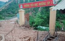 nghe an lu cuon sap phong giao vien xa bien gioi phai thue nha dan bam lop