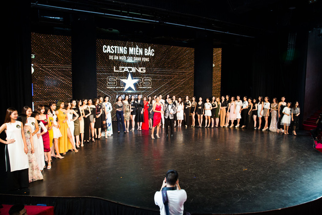 nam vuong ngoc tinh duoc khen dep doi khi xuat hien cung hoa hau trai dat angelia ong