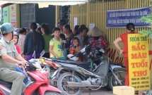 vu bao mau tat lien tiep vao mat tre khi cho an khoi to bat tam giam de dieu tra
