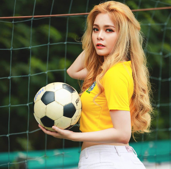 hot girl binh luan word cup ban thang cua van toan xuat than nhung co phan may man