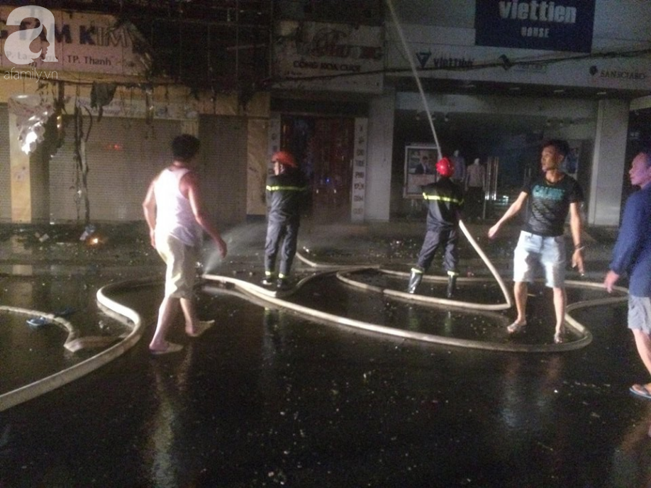 hang tram nguoi hoang so theo doi 3 can nha bung chay du doi trong dem tai tp thanh hoa