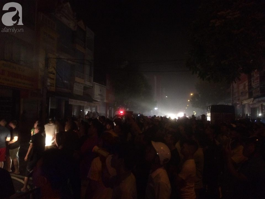 hang tram nguoi hoang so theo doi 3 can nha bung chay du doi trong dem tai tp thanh hoa