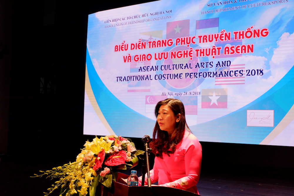 buc tranh nghe thuat muon mau ky niem 51 nam ngay thanh lap asean