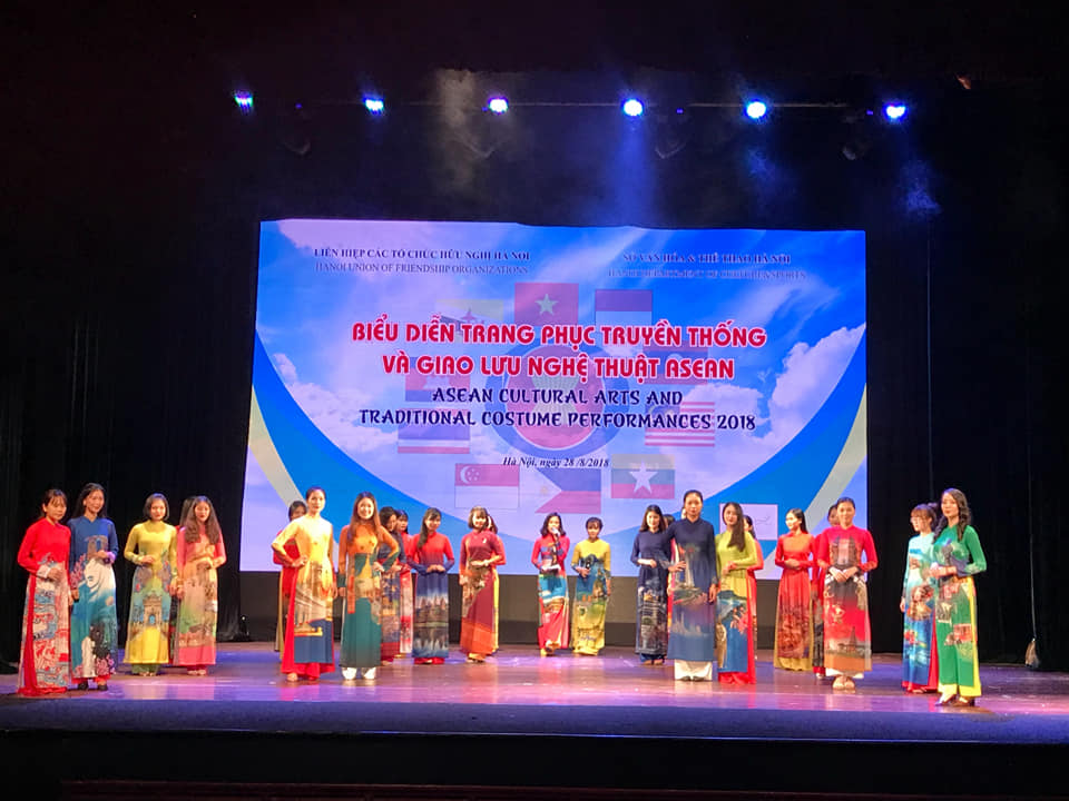 buc tranh nghe thuat muon mau ky niem 51 nam ngay thanh lap asean