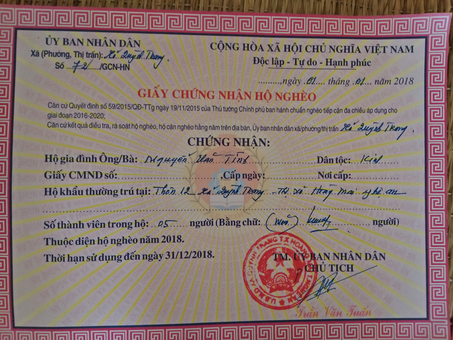 anh mat cau cuu cua hai dua tre cung mac phai can benh dong mau khong tien chua tri o nghe an