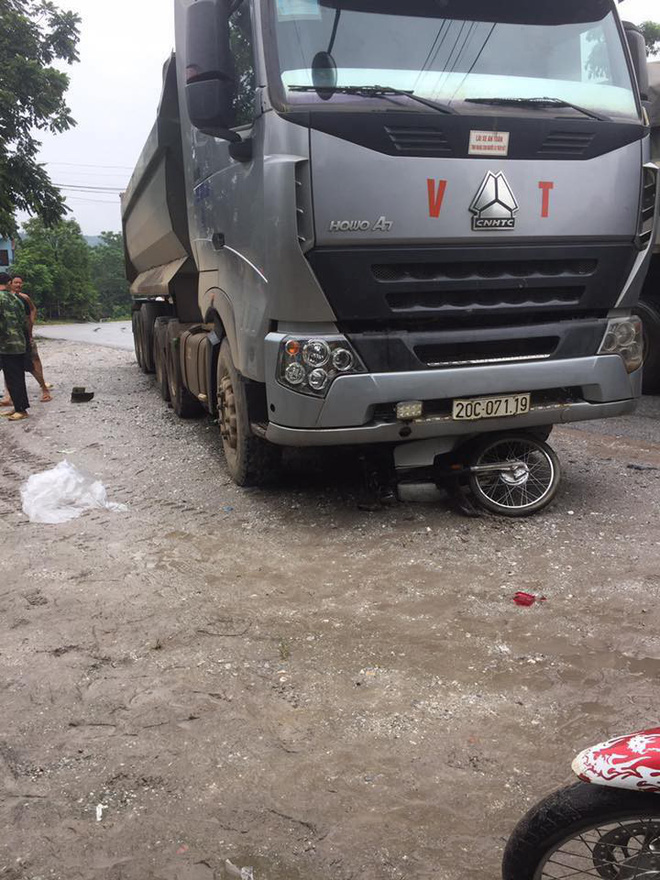 yen bai nguoi dan ong mac ket duoi banh xe container va 1 giay may man den kho tin