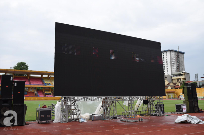 olympic viet nam thua han quoc hang nghin nguoi van do ve ho guom di bao trong tu hao