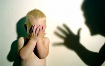 be trai bi thanh nien 18 tuoi danh chan thuong so nao vi lam hong dien thoai