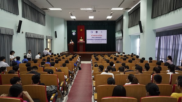 hue khai giang lop bac si tre tinh nguyen ve cong tac tai vung kho khan