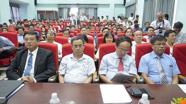 hue khai giang lop bac si tre tinh nguyen ve cong tac tai vung kho khan