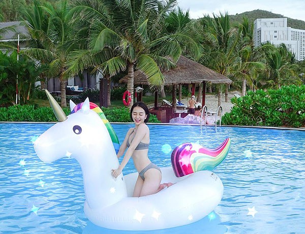 loat anh bikini hut mat khoe doi chan dai mien man cua thieu bao trang