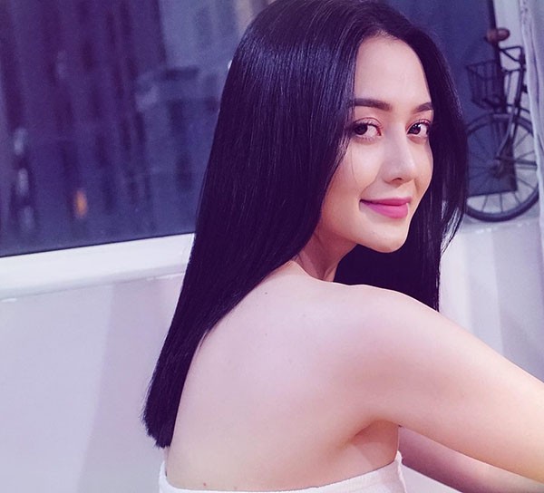 loat anh bikini hut mat khoe doi chan dai mien man cua thieu bao trang