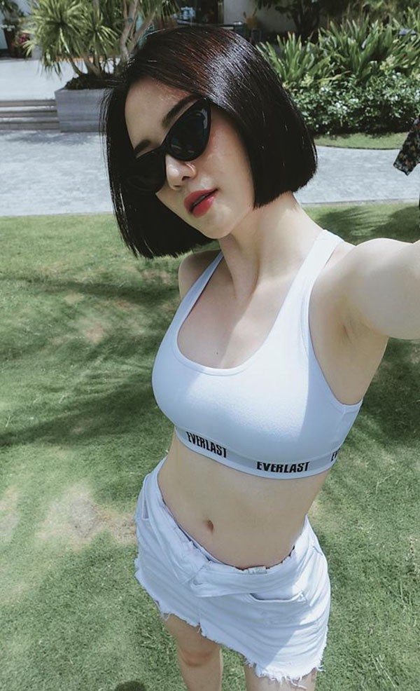 loat anh bikini hut mat khoe doi chan dai mien man cua thieu bao trang