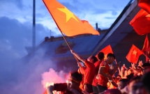 vietnam airlines tang chuyen bay phuc vu nguoi ham mo sang co dong doi tuyen olympic viet nam tranh huy chuong dong
