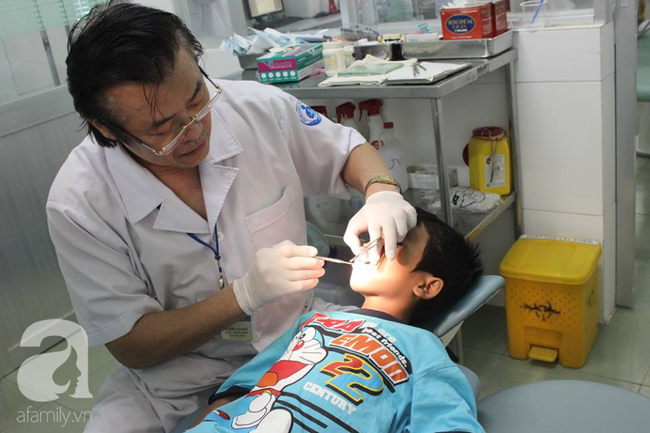 dua con den lo gach lam viec cha me khoc ngat vi be gai 6 tuoi bi canh quat chem thau xuong ham nguy kich