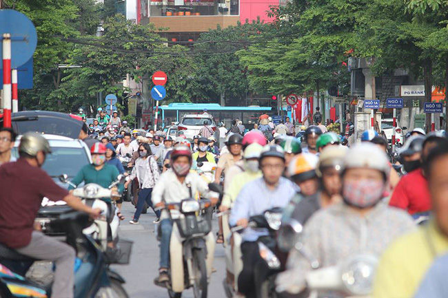 nguoi ha noi voi va do ve que nghi le 29 sau gio lam chieu thu 6