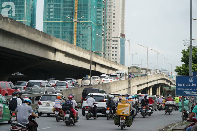 nguoi ha noi voi va do ve que nghi le 29 sau gio lam chieu thu 6