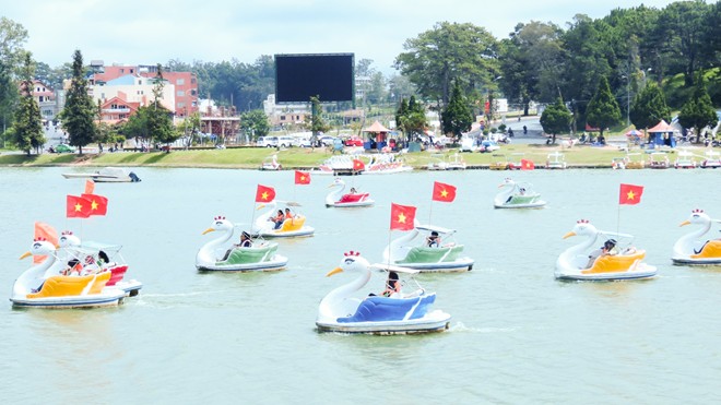 nhom phuot 3 mien thi tai voi da lat nhung cung duong xanh