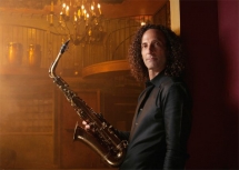 nghe si saxophone noi tieng the gioi kenny g sang viet nam