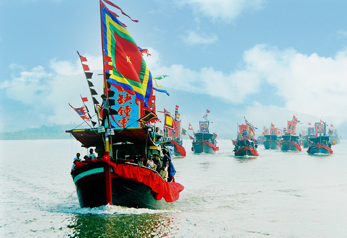 hanh trinh 247 tung bung khai mac cac le hoi