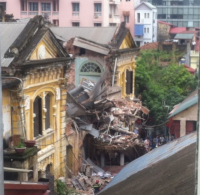 sap biet thu co o ha noi da co nguoi tu vong nhieu nguoi con mac ket