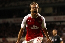 flamini toa sang arsenal vuot qua tottenham