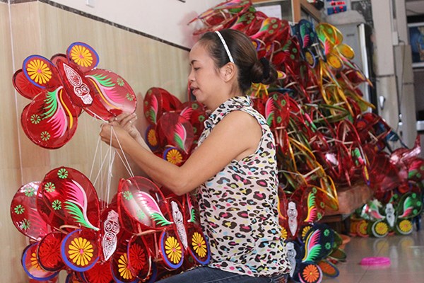 nhung con pho lung linh ruc ro mua tet trong trang