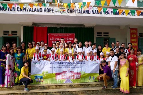 quy capitaland hope foundation tang qua cho khoang 500 hoc sinh tinh phu tho va long an