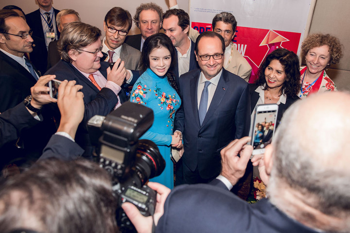 nhung ta ao dai duyen dang cua my nhan viet khi gap tong thong phap