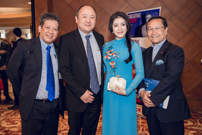 nhung ta ao dai duyen dang cua my nhan viet khi gap tong thong phap