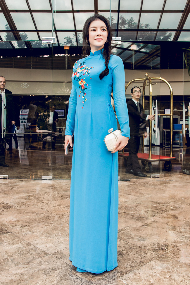 nhung ta ao dai duyen dang cua my nhan viet khi gap tong thong phap