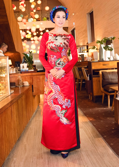 nhung ta ao dai duyen dang cua my nhan viet khi gap tong thong phap