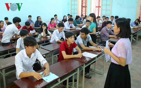 dai hoc hue mien giam hoc phi cho tan sinh vien vung su co moi truong bien