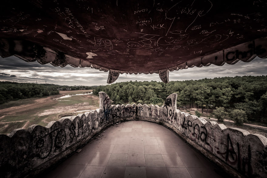 cong vien bo hoang o hue day ma mi trong mat du khach nuoc ngoai