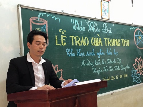 bao thoi dai tang qua trung thu cho hoc sinh truong thanh loi