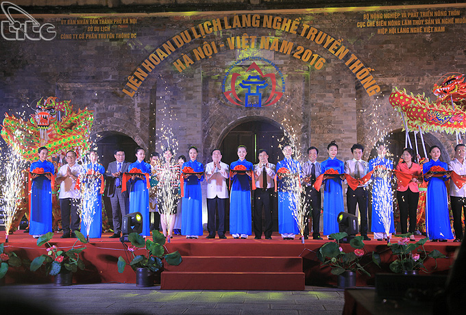 nhieu hoat dong hap dan tai lien hoan du lich lang nghe truyen thong ha noi viet nam 2016