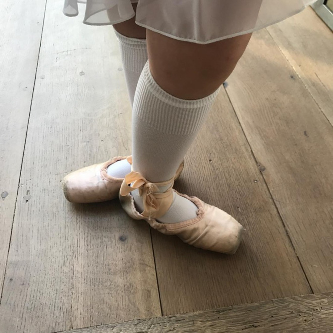 ben trong ngoi truong sang chanh chuyen dao tao ngoi sao ma be harper beckham dang theo hoc