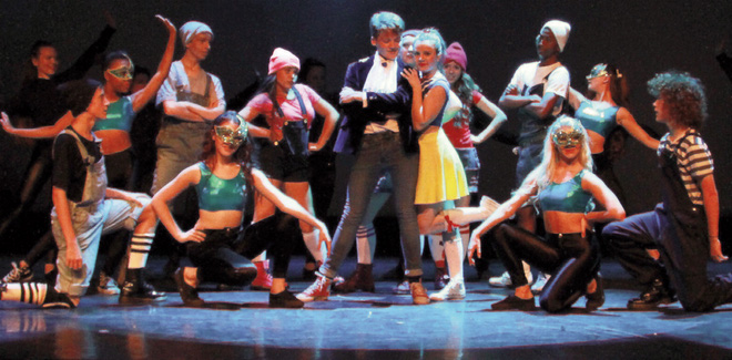 ben trong ngoi truong sang chanh chuyen dao tao ngoi sao ma be harper beckham dang theo hoc