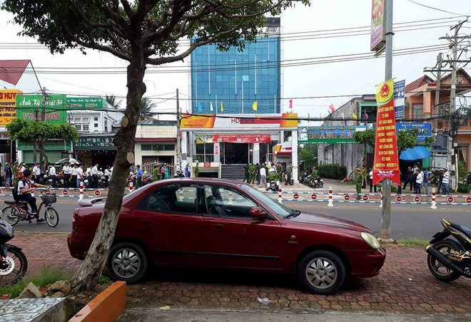 vu cuop ngan hang o dong nai doi tuong dung bom tu tao uy hiep nhan vien