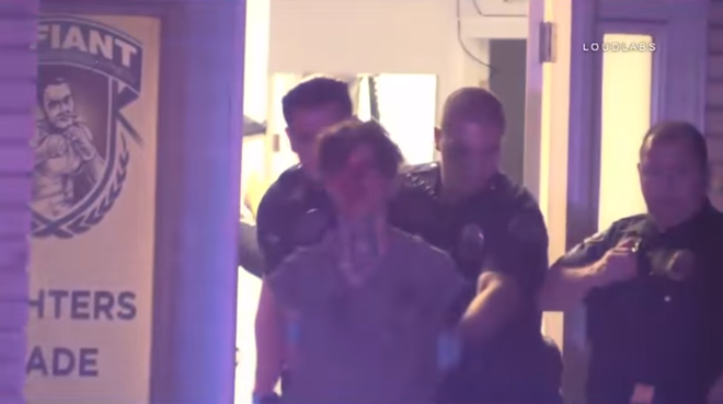 cam sung xong vao dinh cuop phong tap gym mma ke dot nhap bi vo si dam vo mat