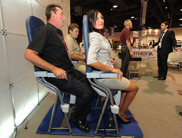 hang hang khong gia re o colombia muon hanh khach dung tren may bay de giam gia ve