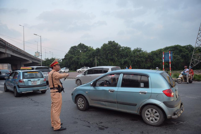 dung xe chuyen dung ngan dong phuong tien qua lon tu cao toc phap van cau gie