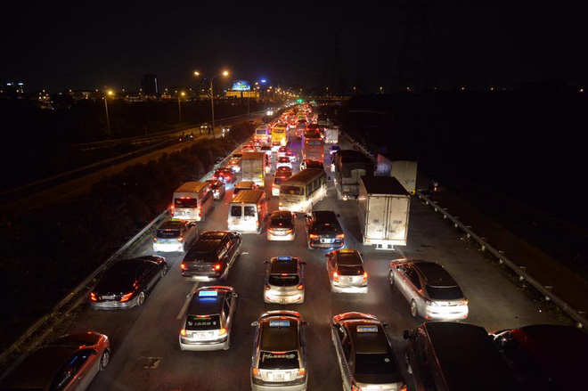 dung xe chuyen dung ngan dong phuong tien qua lon tu cao toc phap van cau gie