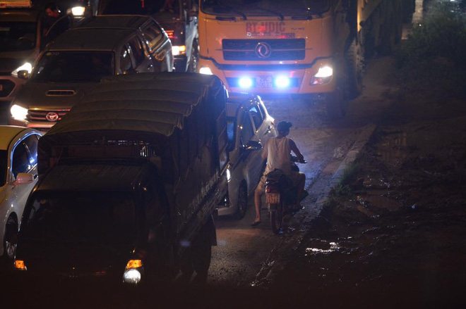 dung xe chuyen dung ngan dong phuong tien qua lon tu cao toc phap van cau gie