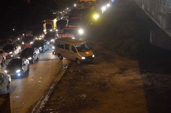 dung xe chuyen dung ngan dong phuong tien qua lon tu cao toc phap van cau gie