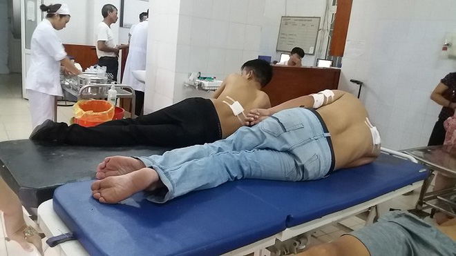 con do thanh hoa chan xe dung sung ban 3 nguoi bi thuong