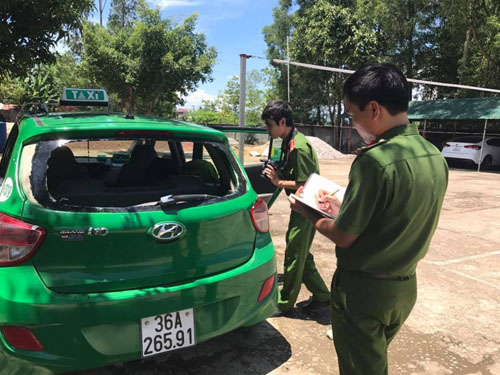 con do thanh hoa chan xe dung sung ban 3 nguoi bi thuong